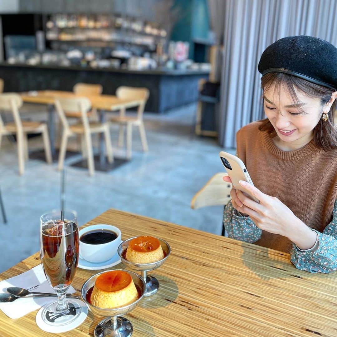 山上綾加のインスタグラム：「🍮#虎ノ門カフェ   プリンを前に🥺  中はカスタードが濃厚で、 外は固め、中はとろみあり。 キャラメルの苦さ◎ 私的に、きちんとした重みのある、 このスプーンが好き。  店内も広くて、 ワークスペースにいいー💻👍  #カフェ巡り #カフェ#cafestagram  #カフェ好きな人と繋がりたい  #プリン好きな人と繋がりたい  #プリン#プリン好き」