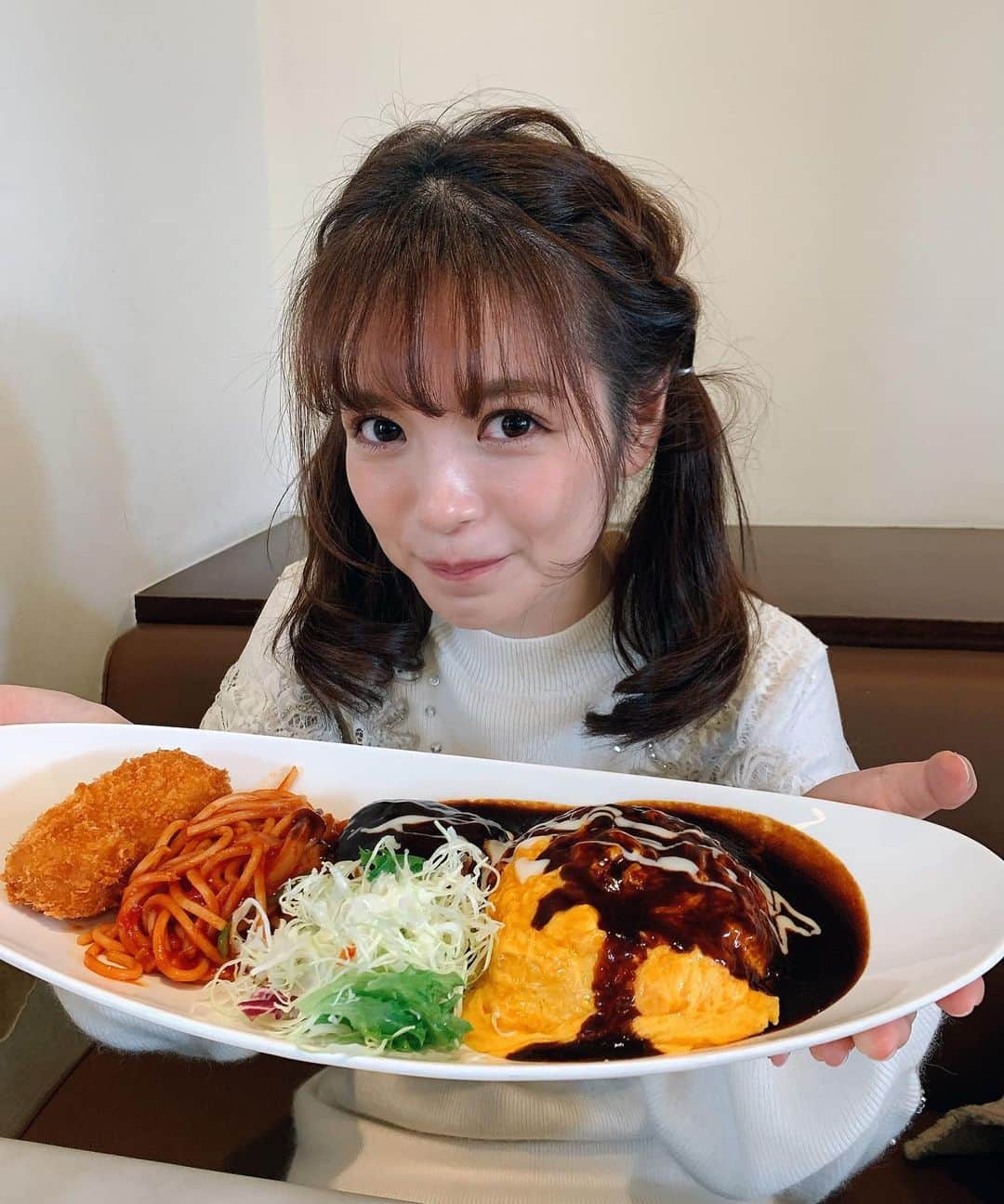 のインスタグラム：「長崎ご当地グルメ、トルコライス🕺﻿ ﻿ ﻿ 大人のお子様ランチって感じでめちゃおいぴーだったよ🥰﻿ ﻿ カニクリームコロッケとチーズハンバーグとオムライスとナポリタンとコーンスープという、、﻿ 子供心くすぐられまくり😥💓﻿ ﻿ ﻿ あと四海楼のちゃんぽん毎朝食べにいった﻿ スープを水筒に詰めて持ち歩きたいおいしさ🕺﻿ ﻿ ごはんCAFE 長崎茶寮 川徳さんもすごくおいしかった﻿ とろーりチーズソースがこりゃたまらんわい﻿ ﻿ ﻿ 旅行できる世界が戻ってきたらまた長崎行きたいなァ﻿ ﻿」