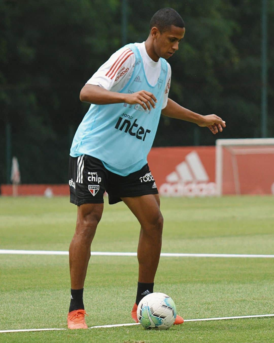 São Paulo FCさんのインスタグラム写真 - (São Paulo FCInstagram)「O treino do elenco principal contou com atletas do Sub-20 nesta sexta-feira.  #MadeInCotia #VamosSãoPaulo 🇾🇪 ⠀⠀⠀⠀⠀⠀⠀⠀⠀ 📸 Erico Leonan / saopaulofc」2月13日 0時58分 - saopaulofc