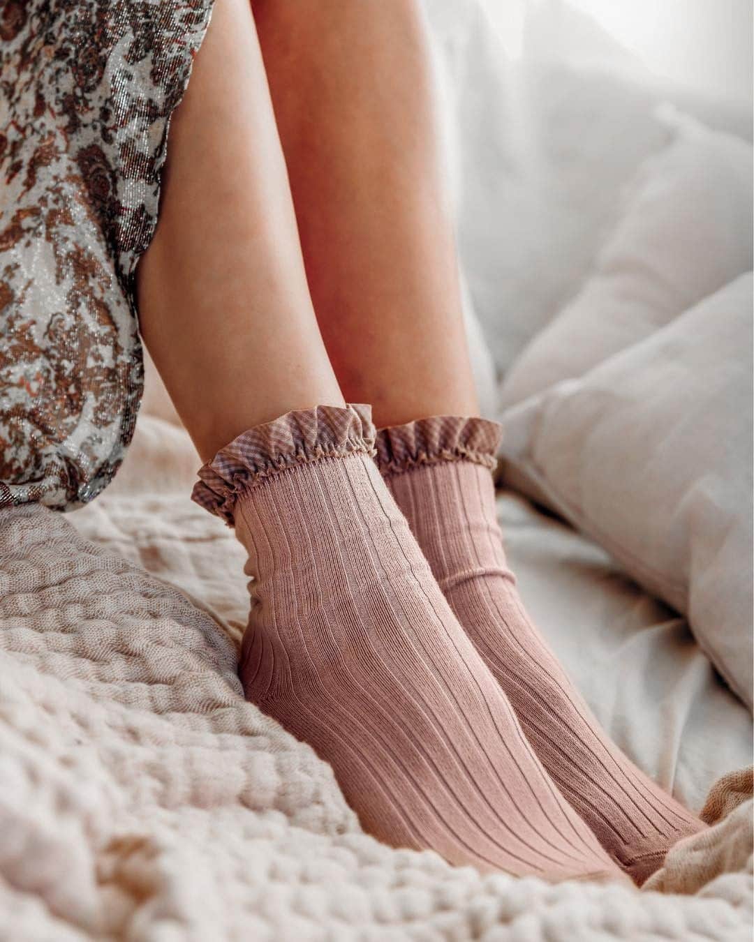 コレジアンのインスタグラム：「NEW IN!✨ Discover BRIGITTE our ankle gingham socks!🤩 . Collégien revisits this popular pattern by dyeing the ruffle in the same colours as the socks and gives tribute to Style Icon Brigitte Bardot by naming the new ankle socks “Brigitte”.🤗 . Follow our new @collegien_women account! Check it out and discover a new colour trend each month🎨 Share your ideas and thoughts with our new #collegien_women hashtag❣️ See you there 😉 . NOUVEAUTÉ !✨Découvrez BRIGITTE nos chaussettes courtes vichy !🤩 . Collégien revisite ce motif populaire et rend hommage à l'icône du style Brigitte Bardot en baptisant les nouvelles chaussettes courtes "Brigitte".🤗 . Suivez notre nouveau compte @collegien_women et découvrez chaque mois de nouvelles inspirations et tendances ! Partagez vos photos avec notre nouvel hashtag #collegien_women ❣️」