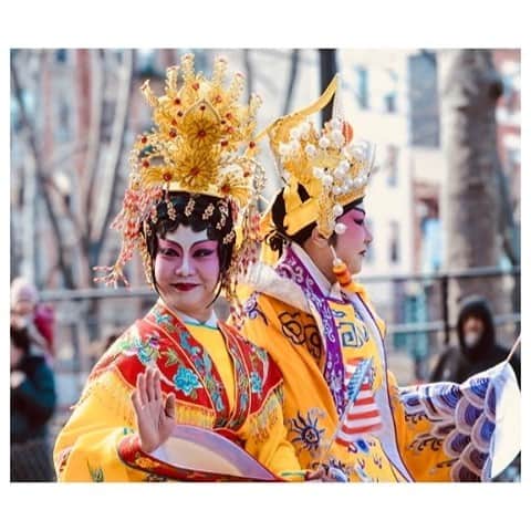 マッタのインスタグラム：「Happy Chinese Lunar New Year 🧧   ✨Ushering in the year of the ox, which some say signifies movement and hard working- there is much to move and be done!   ✨Today’s  lunar new year- the beauty of the tradition, joy, unity, and adornment. We love these annual festivities in NYC's Chinatown, matta's former neighboring hood. Being in the mix reenergizes our love of NYC, the many different cultures and traditions that exist - this is why we remain, smitten by life here in all its forms and incarnations. Happy New Year!」