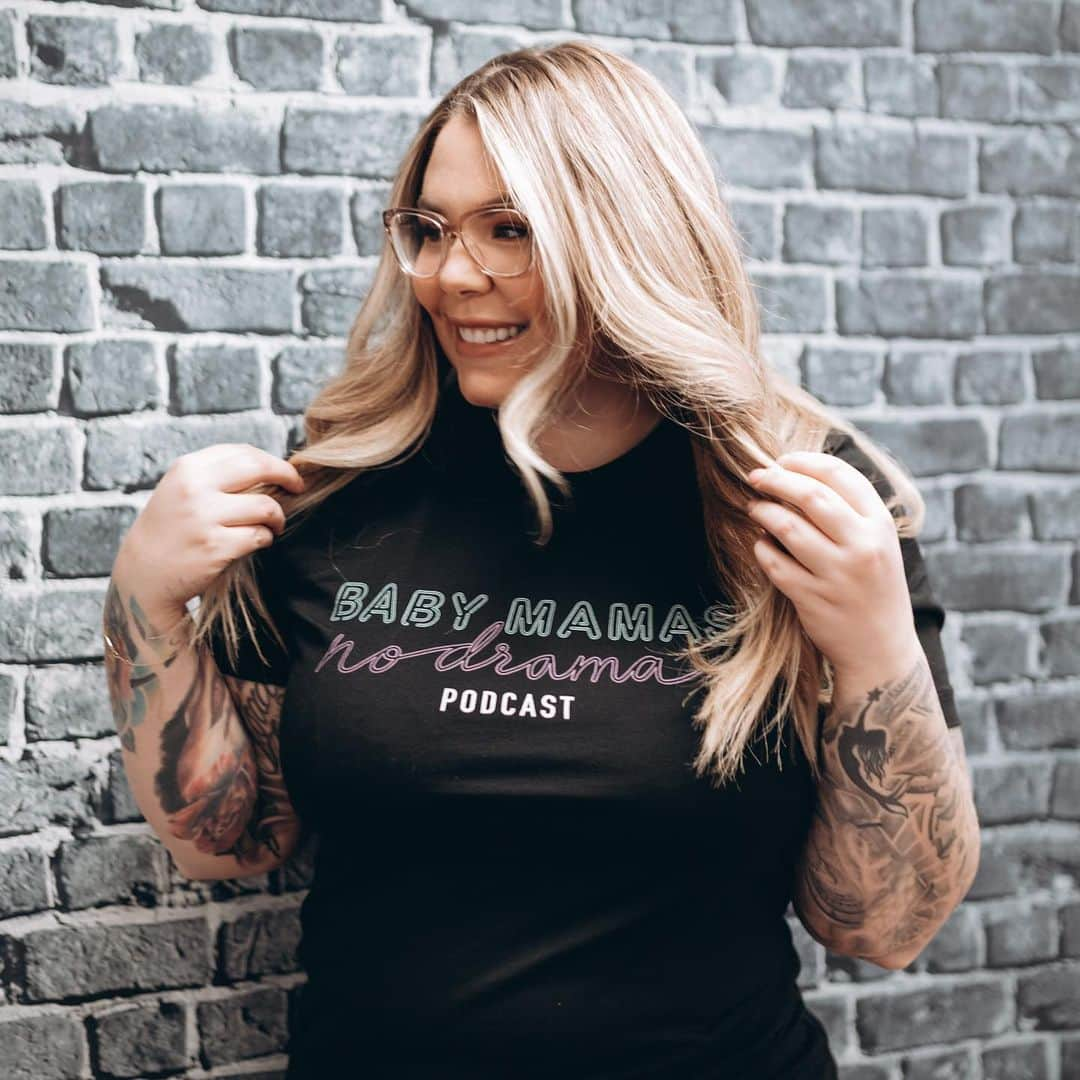 カイリン・ローリーさんのインスタグラム写真 - (カイリン・ローリーInstagram)「Merch is hereeeeeee! First drop of @babymamasnodramapodcast merch🥳 excited to do this! Let us know what pieces you’re getting 👇🏼」2月13日 1時02分 - kaillowry