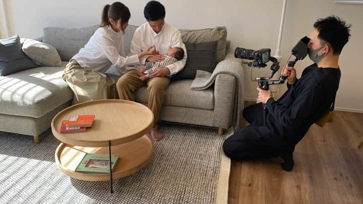 田中幸のインスタグラム：「✴︎  vlog  娘たちが大きくなった時 記憶に残るような時間と 想い出をたくさん残したい  家族全員出演 素敵なお仕事に 関わらせてもらいました  また報告します🎥  #家族撮影 #4人家族 #姉妹 @vlogcamerabysony」