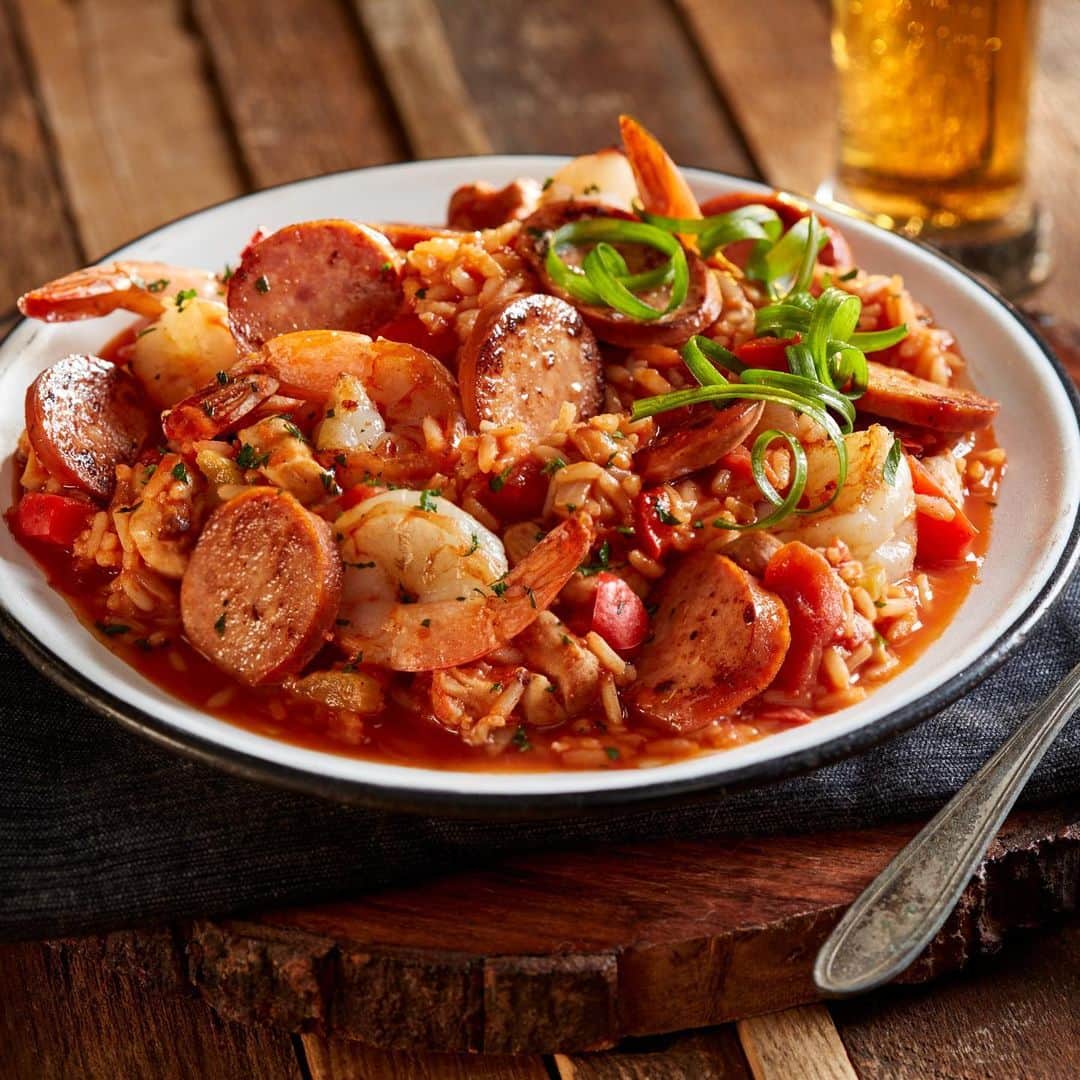 ジョンソンヴィルのインスタグラム：「Enjoy the big and bold flavors of Mardi Gras with Johnsonville Andouille Smoked Rope Sausage. We care about what’s in our sausage, which is why it’s made with 100% premium cuts of pork. Perfect for adding a little something to that Mardi Gras menu.. of which we have plenty of recipe ideas. Hit up our #linkinbio  #TastesBetterBecauseItsMadeBetter #BetterWithSausage」