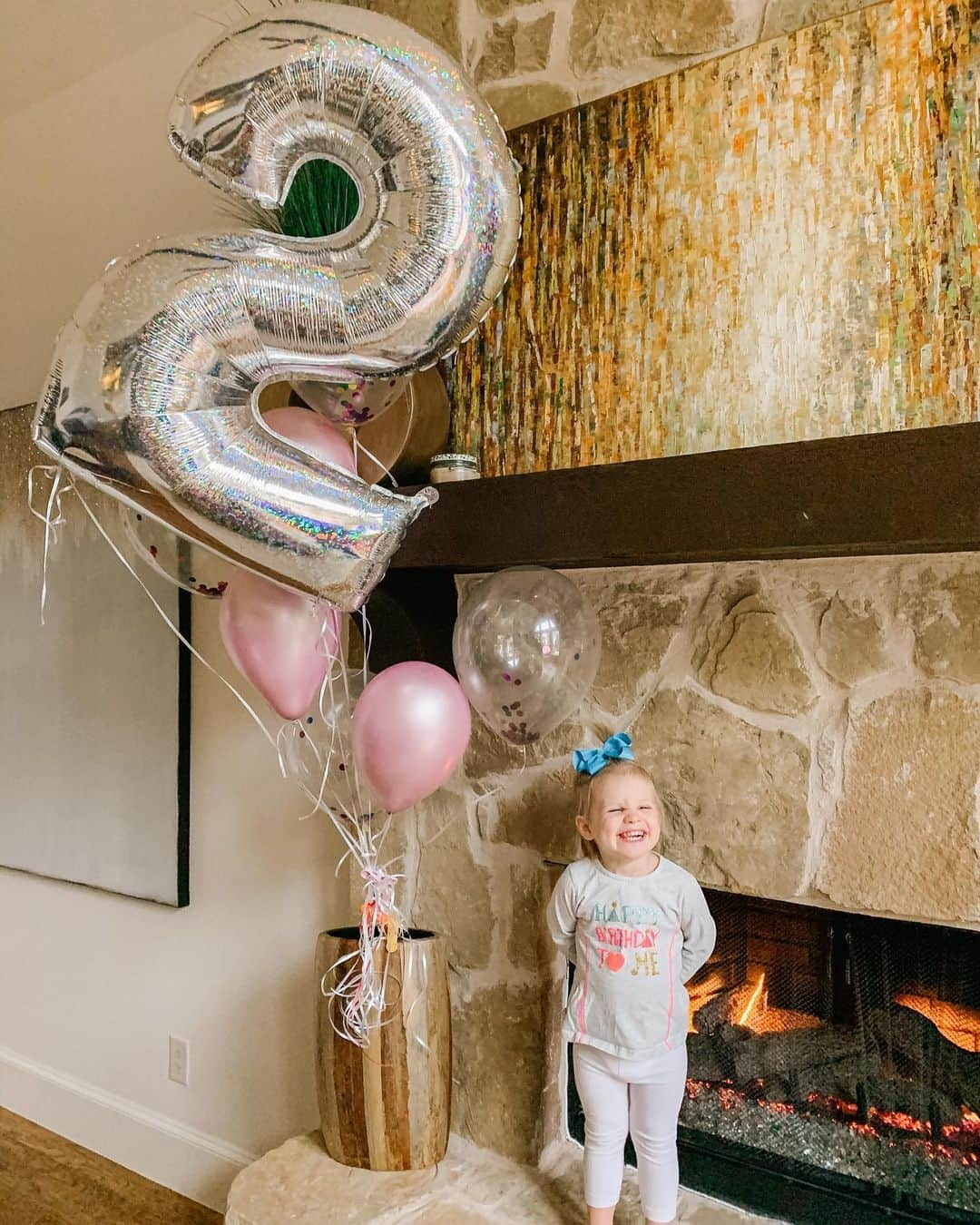 カーリー・パターソンのインスタグラム：「Happy 2nd Birthday to my favorite girl🥰 I can’t believe you’re only two, it seems like you’ve been with us so much longer! I love watching your smart, sassy, hilarious and particular personality grow each day! If you are lucky enough to be loved by Emmaline you know how special that is (she’s very picky🙃) I can’t wait to watch you in your new role as a big sister, I have no doubt you’ll show this new baby who’s boss! We love you the most big girl and we’re so glad you’re ours💝」