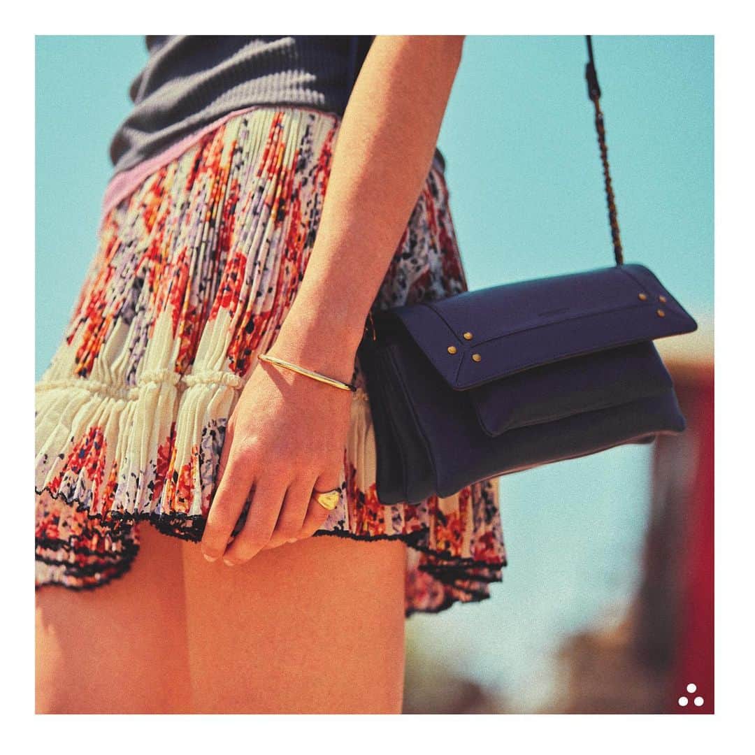 ジェロームドレイフュスのインスタグラム：「The perfect petite accessory to take you from day to night #JeromeDreyfussCharly . . Art Direction & Photo @germainchauveau Style @claire_dhelens #jeromedreyfuss #charly #jeromedreyfusscharly #rootsdeluxe #ss21.」