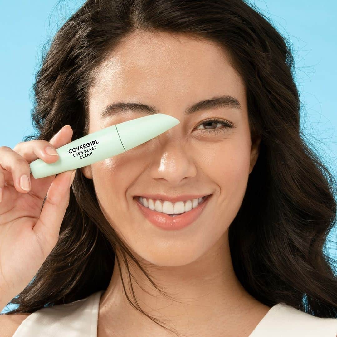 COVERGIRLさんのインスタグラム写真 - (COVERGIRLInstagram)「All smiles because of this new addition to the #LashBlast family. 🥰 Our Lash Blast Clean Volume mascara has all the wonderful benefits of a volumizing mascara PLUS it's clean, vegan and cruelty free! #EasyBreezyBeautiful #COVERGIRLCrueltyFree #LashBlastClean」2月13日 2時00分 - covergirl