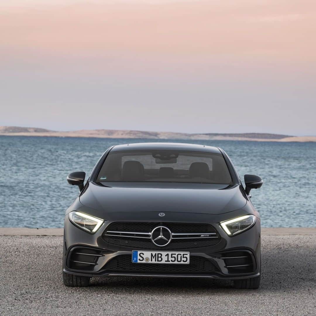 Mercedes AMGのインスタグラム：「[Kraftstoffverbrauch kombiniert: 9,0–8,7 l/100 km  CO₂-Emissionen kombiniert: 206–199 g/km  amg4.me/efficiency-statement]  An icon can only be enhanced by itself – the Mercedes-AMG CLS 53 4MATIC+ Coupé!  #MercedesAMG #AMG #DrivingPerformance #CLS53」