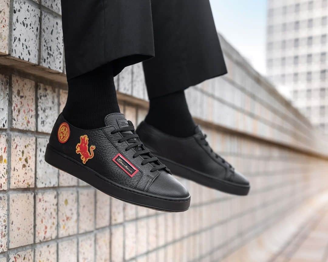 サントーニのインスタグラム：「Happy Year of the Ox from #Santoni. Celebrating Chinese New Year with the #Ox collection, featuring sneakers and leather goods, for him and for her, crafted by our Italian masters.  Discover more about the collection through link in bio.  #Santoni」