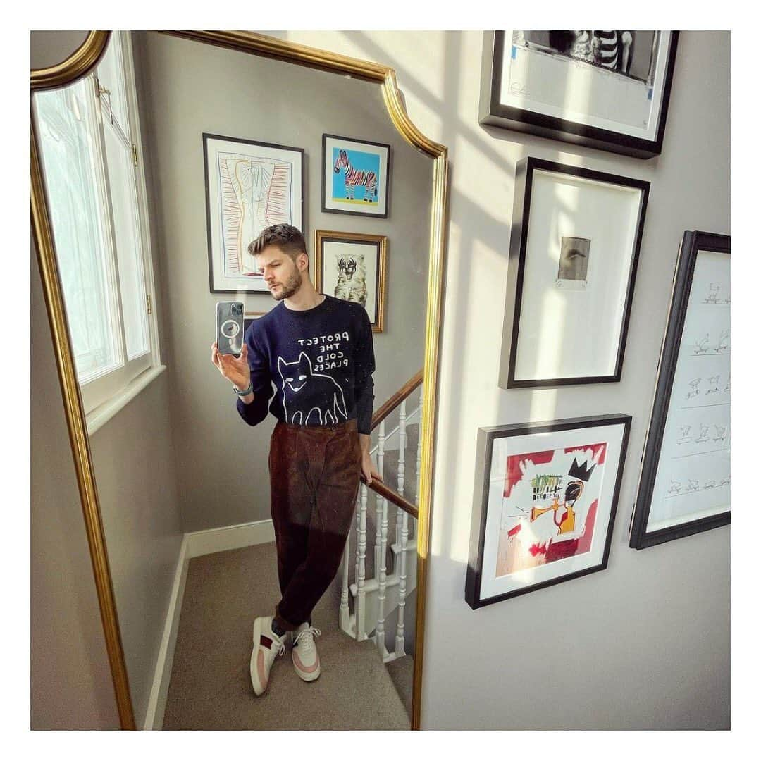 オリバースペンサーさんのインスタグラム写真 - (オリバースペンサーInstagram)「Loving the casual at-home style of @jimchapman in Oliver Spencer trousers 🙏  . Stay tuned to our channel tomorrow for new Spring drops... 😜」2月13日 2時04分 - oliverspencer