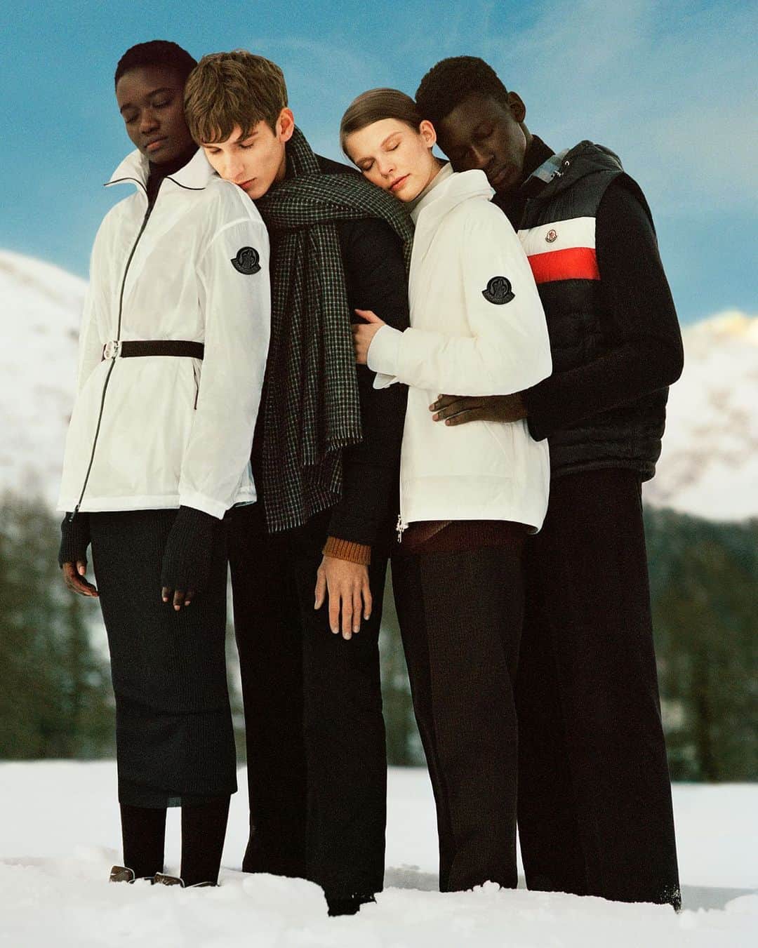 モンクレールのインスタグラム：「Dreamers.   Cold air, warm hearts. A moment of rapture, courtesy of @KotoBolofo.  #MonclerVoices」