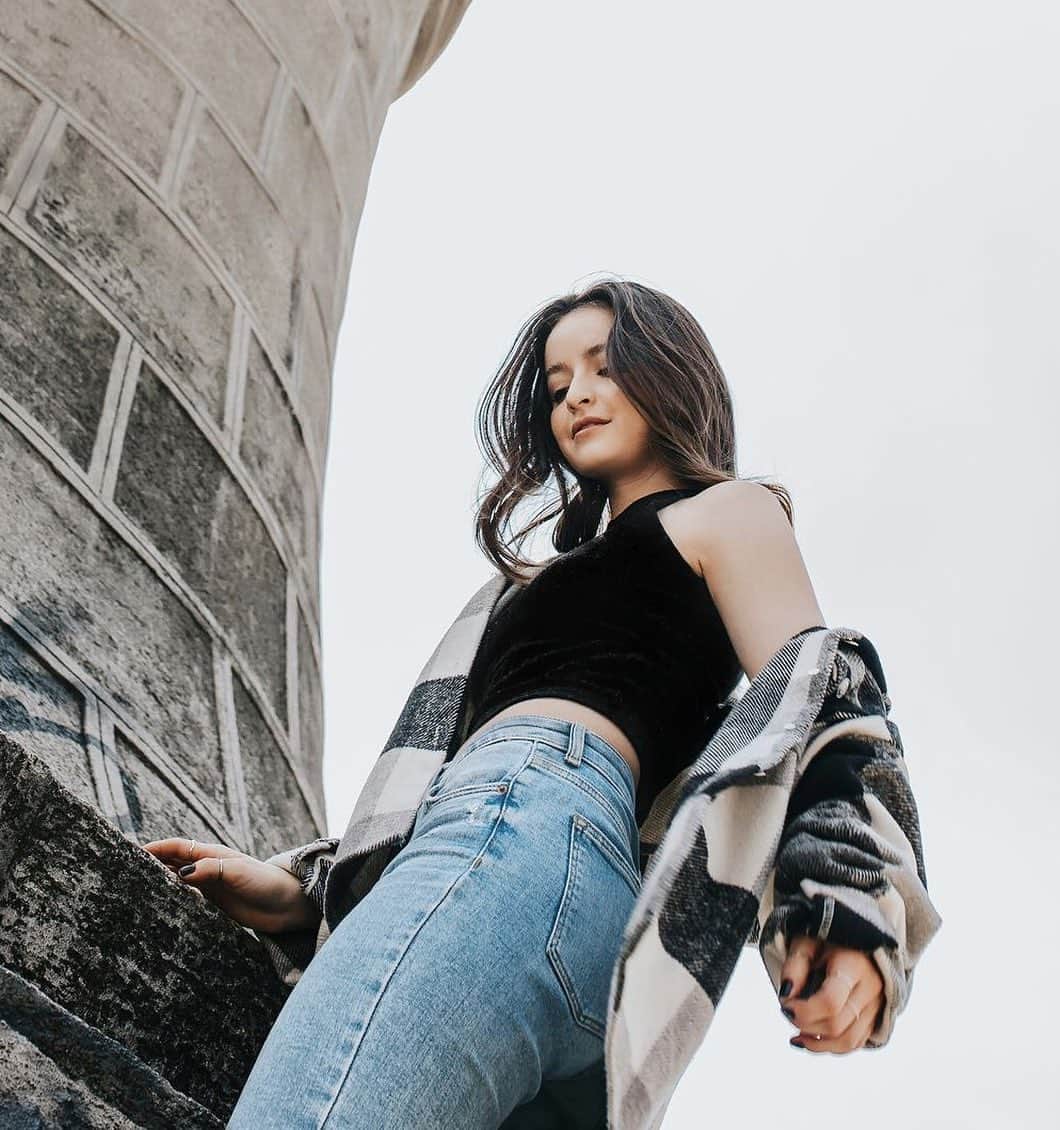 SHEINのインスタグラム：「Keepin' it simple but chic 🖤🏹 @michellevru  Shop Item #: 1347347  #SHEINgals #SHEINstyle #SHEINSS21 #chic」