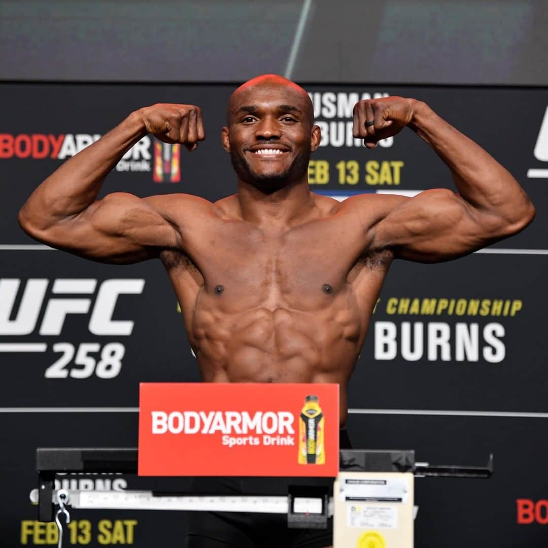 UFCさんのインスタグラム写真 - (UFCInstagram)「Reigning! Defending! 👑 @Usman84kg makes championship weight ahead of Saturday night.   [ #UFC258 - LIVE on #ESPNPlus PPV: LINK IN BIO ]」2月13日 2時11分 - ufc