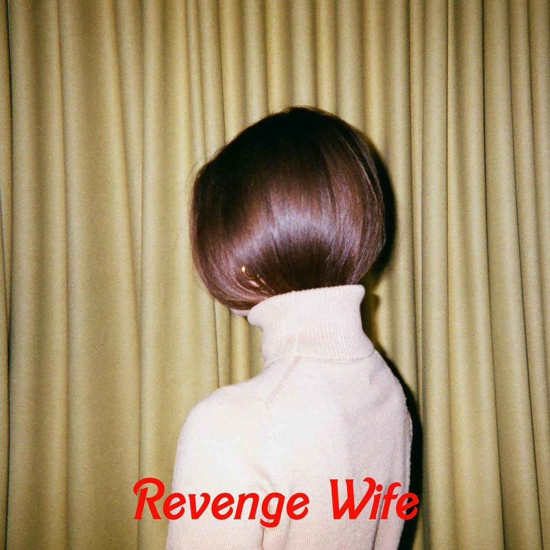 HOLYCHILDのインスタグラム：「Hello world I’m so excited to say my solo project @revengewife is officially out!!!! Follow me over there and listen to Earthquake now!」