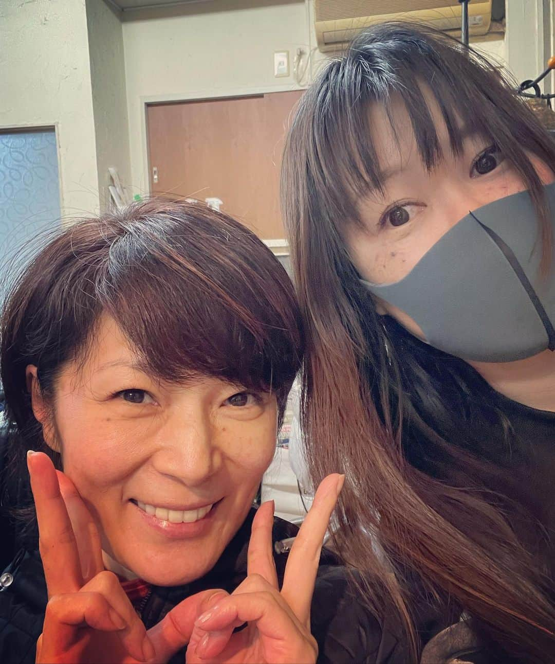 杉本知香さんのインスタグラム写真 - (杉本知香Instagram)「まるちゃん可愛い💕  全体に細かくメッシュ入れて 上からベリーピンクを入れました❣️ 前回バッサリカットしてゆるパーマかけたので、乾かすだけの楽ちんショート✂️✨  #中目黒美容室 #マルシア #ルパンの娘  #ミュージカルアニー #ふりむけばヨコハマ」2月13日 11時36分 - sugimotoc