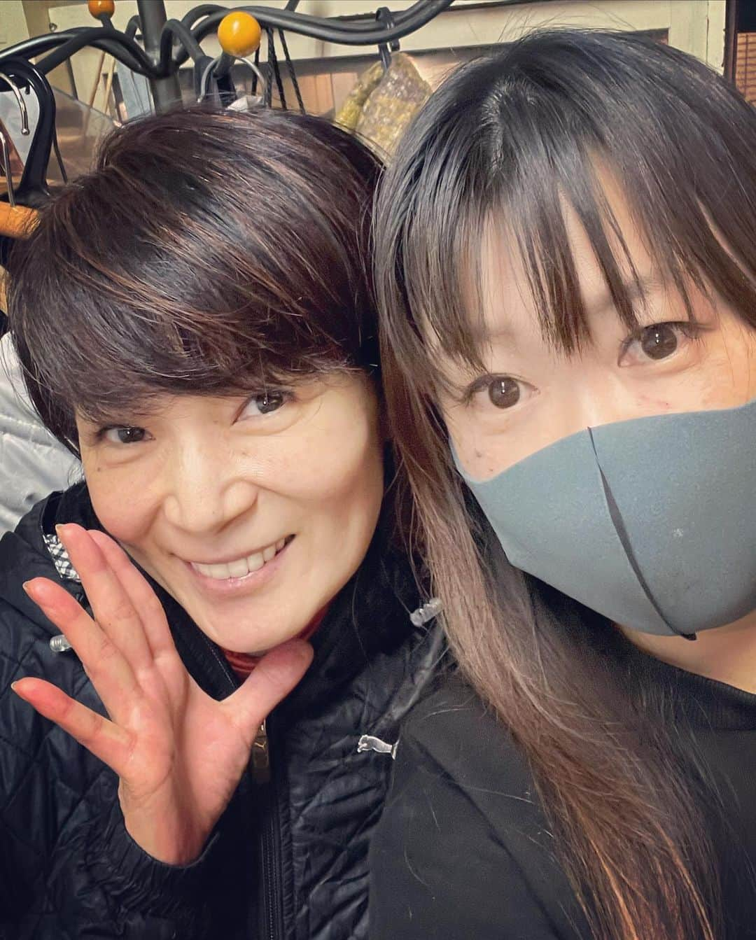 杉本知香さんのインスタグラム写真 - (杉本知香Instagram)「まるちゃん可愛い💕  全体に細かくメッシュ入れて 上からベリーピンクを入れました❣️ 前回バッサリカットしてゆるパーマかけたので、乾かすだけの楽ちんショート✂️✨  #中目黒美容室 #マルシア #ルパンの娘  #ミュージカルアニー #ふりむけばヨコハマ」2月13日 11時36分 - sugimotoc