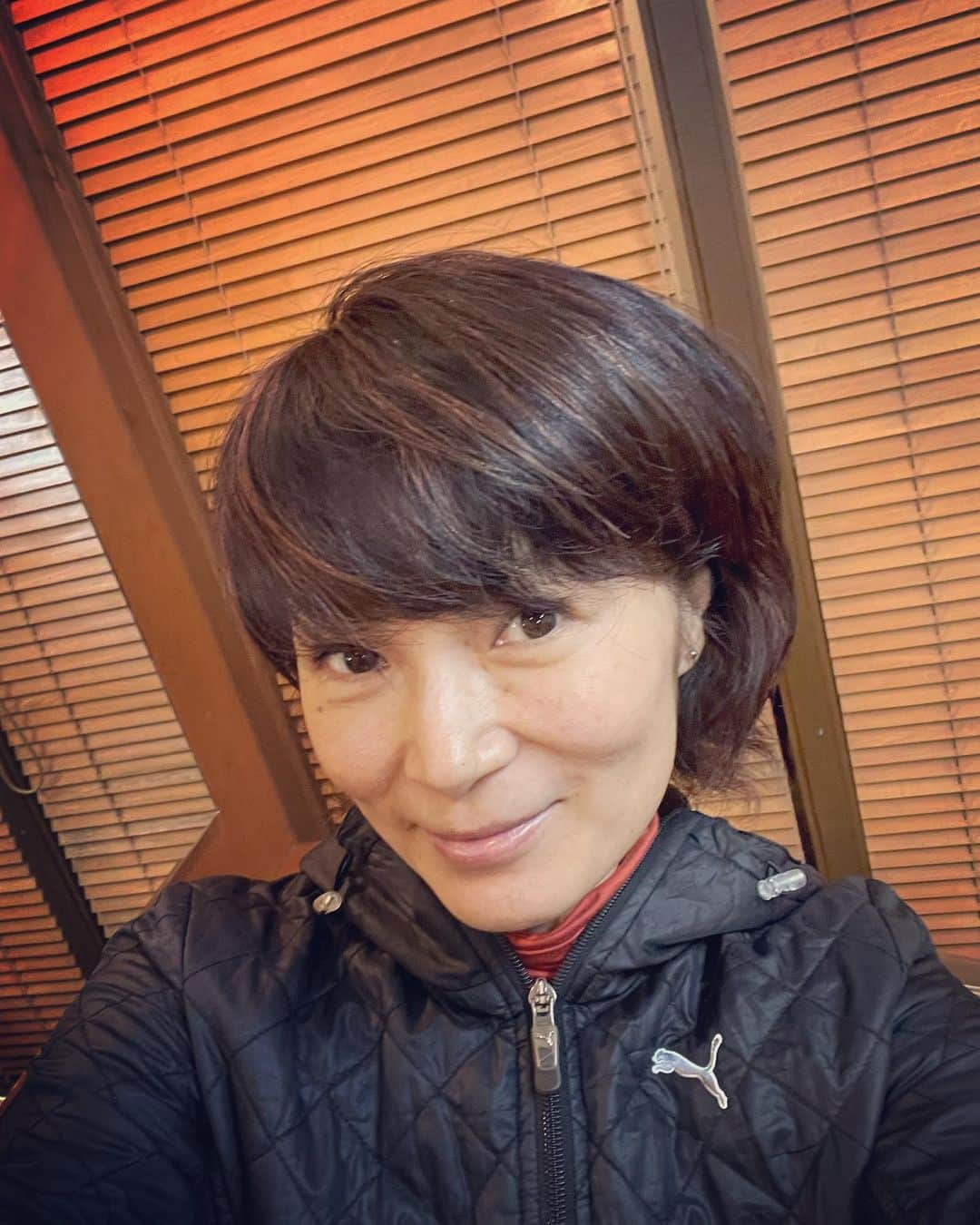 杉本知香さんのインスタグラム写真 - (杉本知香Instagram)「まるちゃん可愛い💕  全体に細かくメッシュ入れて 上からベリーピンクを入れました❣️ 前回バッサリカットしてゆるパーマかけたので、乾かすだけの楽ちんショート✂️✨  #中目黒美容室 #マルシア #ルパンの娘  #ミュージカルアニー #ふりむけばヨコハマ」2月13日 11時36分 - sugimotoc