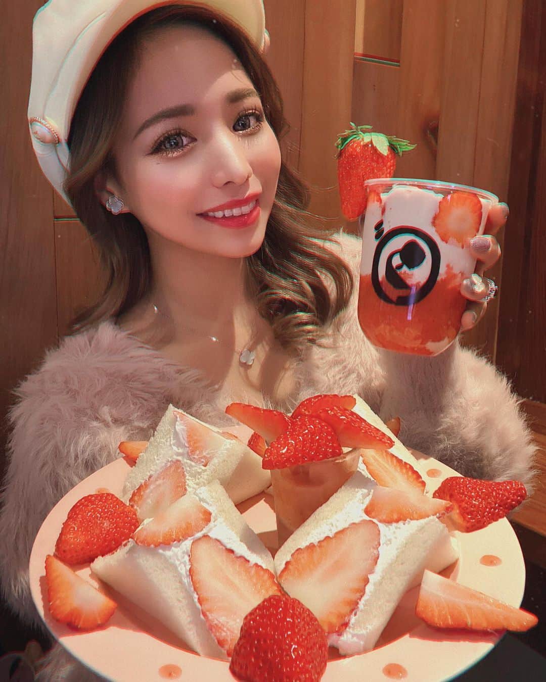 ぽょ姫さんのインスタグラム写真 - (ぽょ姫Instagram)「𝖲𝗍𝗋𝖺𝗐𝖻𝖾𝗋𝗋𝗒 ⁑ イチゴがたくさんのフルーツサンド(大)🍓 生クリームまで美味しくてクドくないのが 最高にたまらんねぇ🥲✨♥️バクバク食べました ⁑ いちごOnイチゴでシェイクも飲みました🧋 程よい甘さとイチゴの酸味がいい！！文句なし💯 ⁑ ⚘ 岡崎 #スイーツ #スイーツ好きな人と繋がりたい #スイーツ巡り #スイーツテロ #スイーツ大好き #イチゴ #イチゴタルト #イチゴケーキ #イチゴパフェ #いちご #いちごスイーツ #いちごタルト #いちごパフェ #いちご狩り #ダイワスーパー #ダカフェ #ダカフェ岡崎 #カフェ #カフェ巡り #カフェ好きな人と繋がりたい #カフェスタグラム #カフェ巡り好きな人と繋がりたい #愛知観光 #愛知カフェ #岡崎カフェ #岡崎 #岡崎ランチ」2月13日 11時42分 - p.o.y.o.h.i.m.e