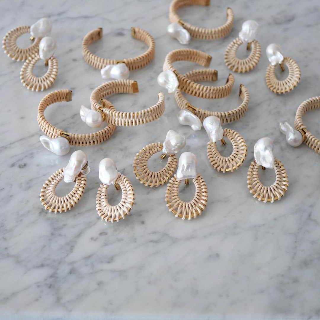 アデルさんのインスタグラム写真 - (アデルInstagram)「#aderbijoux 2021 SPRING / SUMMER COLLECTION "VILLA DES MYSTÈRES"  ・POMPEII baroque pearl rattan earring ・POMPEII baroque pearl rattan bangle  #ADER #21ss #villadesmystères  #jewelry #accessory #vintage #deadstock」2月13日 11時49分 - ader_official