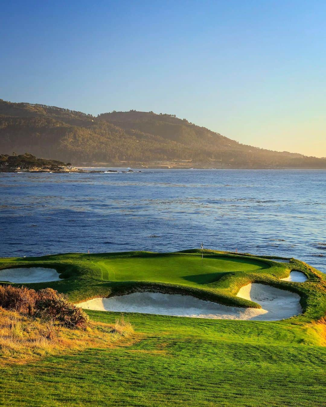 PGA TOURさんのインスタグラム写真 - (PGA TOURInstagram)「The 7th hole at Pebble Beach. Some places you just have to see to believe. 😍」2月13日 11時56分 - pgatour