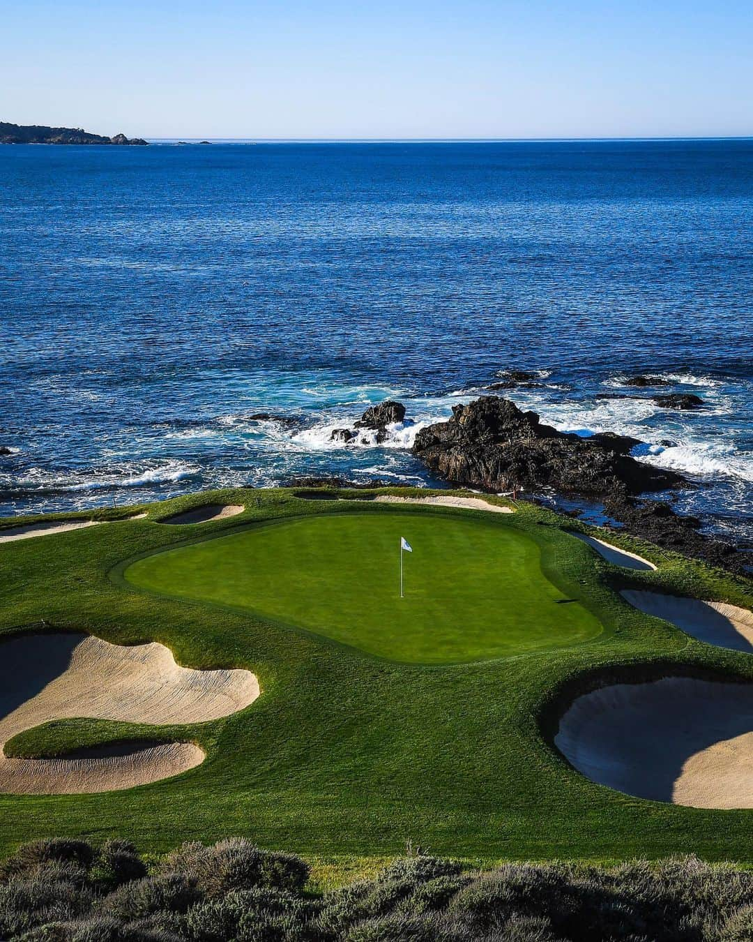 PGA TOURさんのインスタグラム写真 - (PGA TOURInstagram)「The 7th hole at Pebble Beach. Some places you just have to see to believe. 😍」2月13日 11時56分 - pgatour