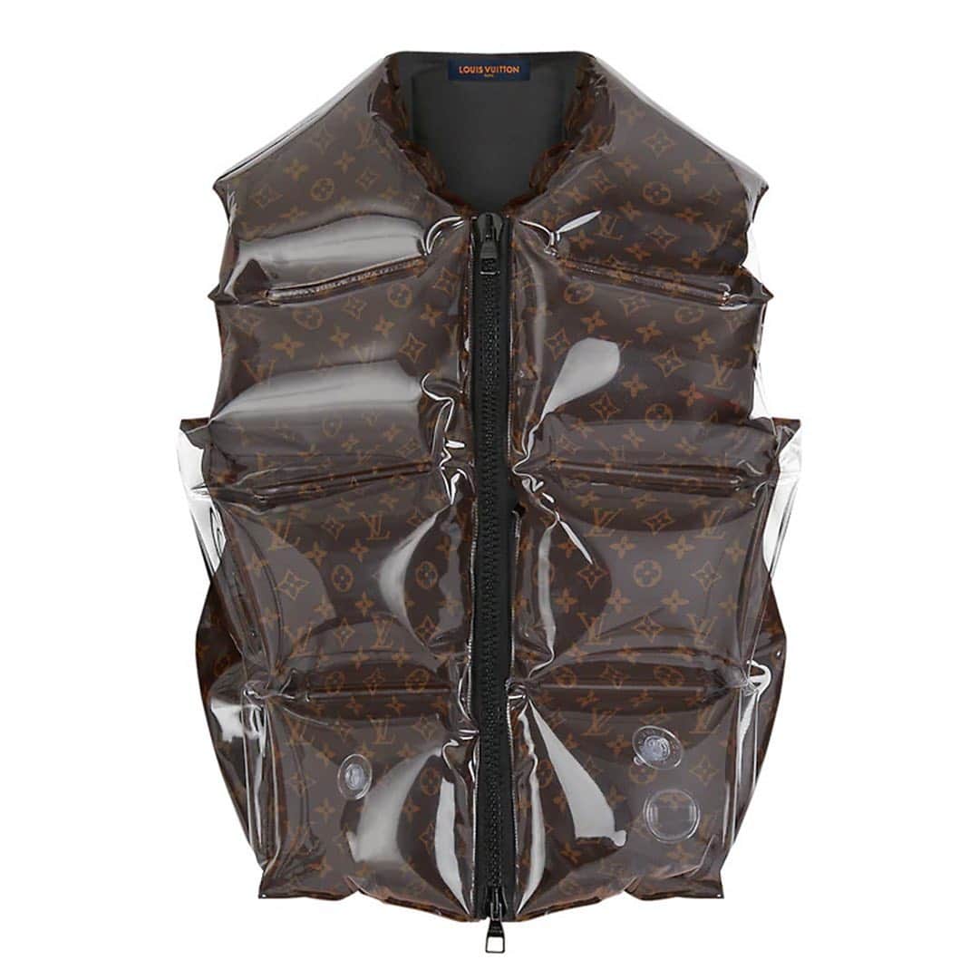 HYPEBEASTさんのインスタグラム写真 - (HYPEBEASTInstagram)「@hypebeaststyle: @louisvuitton’s latest Spring/Summer 2021 collection sees the introduction of a new inflatable blouson and gilet style. The gilet features a transparent PVC outer shell atop a classic brown Monogram canvas backing and is completed with three valves for inflation. The blouson comes in a translucent finish embossed with LV's signature Monogram motif as well. Priced at $3,400 and $3,950 USD, both pieces are available now at Louis Vuitton's webstore.⁠⠀ Photo: Louis Vuitton」2月13日 11時56分 - hypebeast