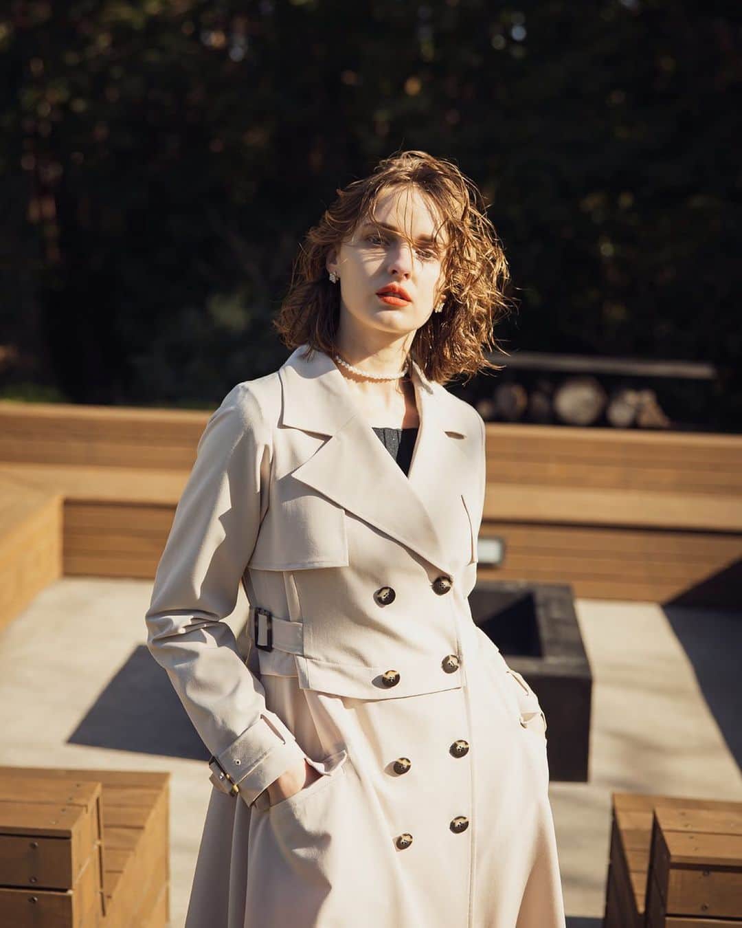 デュラスアンビエントのインスタグラム：「AMBIENT SPRING 2021 COLLECTION 上下セパレートにできるデザイン。春アウターの定番トレンチコートを、ショート丈とロング丈の2通り楽しめます。 ▫️ 𝗦𝗲𝗽𝗮𝗿𝗮𝘁𝗲 𝘁𝗿𝗲𝗻𝗰𝗵 𝗰𝗼𝗮𝘁 【2月22日(月)発売予定】 〈L/beige,L/green,D/beige〉 ＿＿＿＿＿＿＿＿＿＿＿＿＿＿＿＿＿＿＿＿ www.ambient-online.com @ambientofficial #アンビエント#ambient_official #springcollection #spring2021」