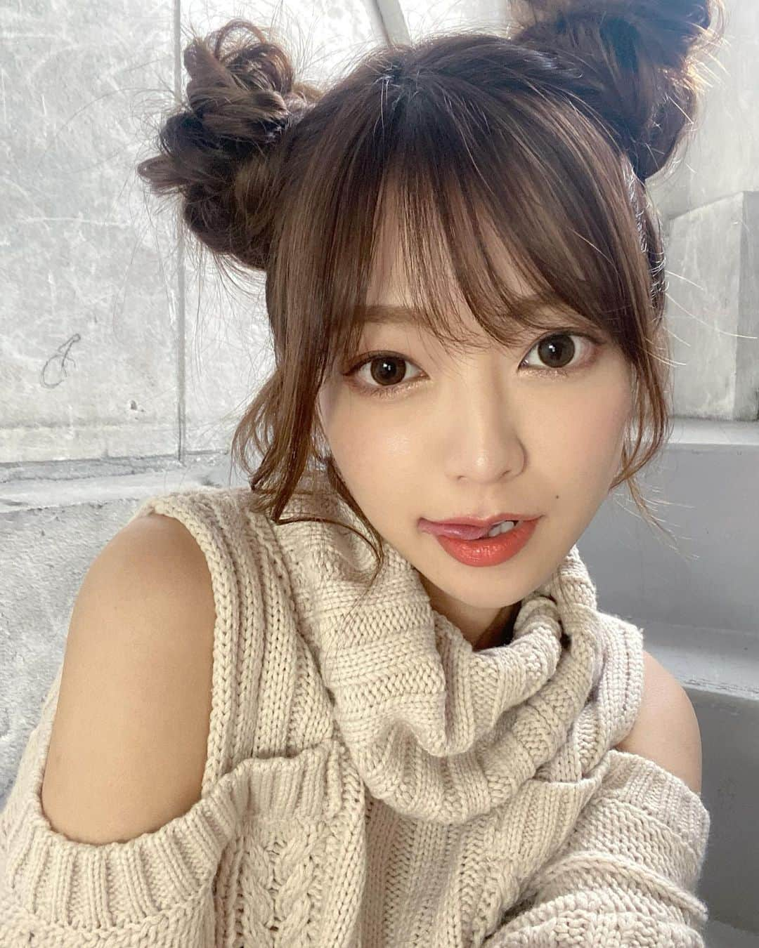 八千恵(やっちん)さんのインスタグラム写真 - (八千恵(やっちん)Instagram)「. ミッキーヘアにしてもらった🐭🏰🖤 . . . #撮影 #サロンモデル #サロン撮影 #ミッキーコーデ #ミッキーヘア #お団子ヘア #お団子アレンジ  #ヘアアレンジ #ツインテール」2月13日 12時17分 - ya____ch