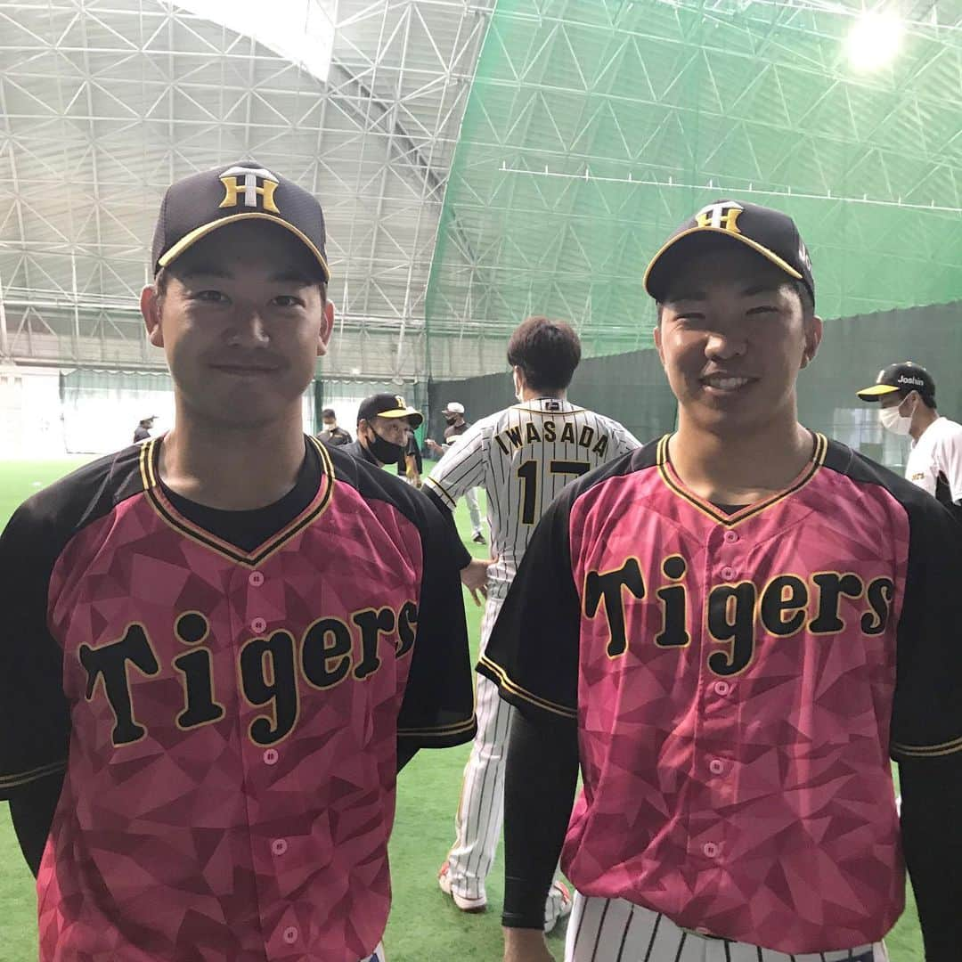 阪神タイガースさんのインスタグラム写真 - (阪神タイガースInstagram)「今日の1DAYキャプテンは山本選手と石井大智選手！ #山本泰寛 選手 #石井大智 選手 #1daycaptain  #春季キャンプ #阪神タイガース #挑超頂」2月13日 12時11分 - hanshintigers_official