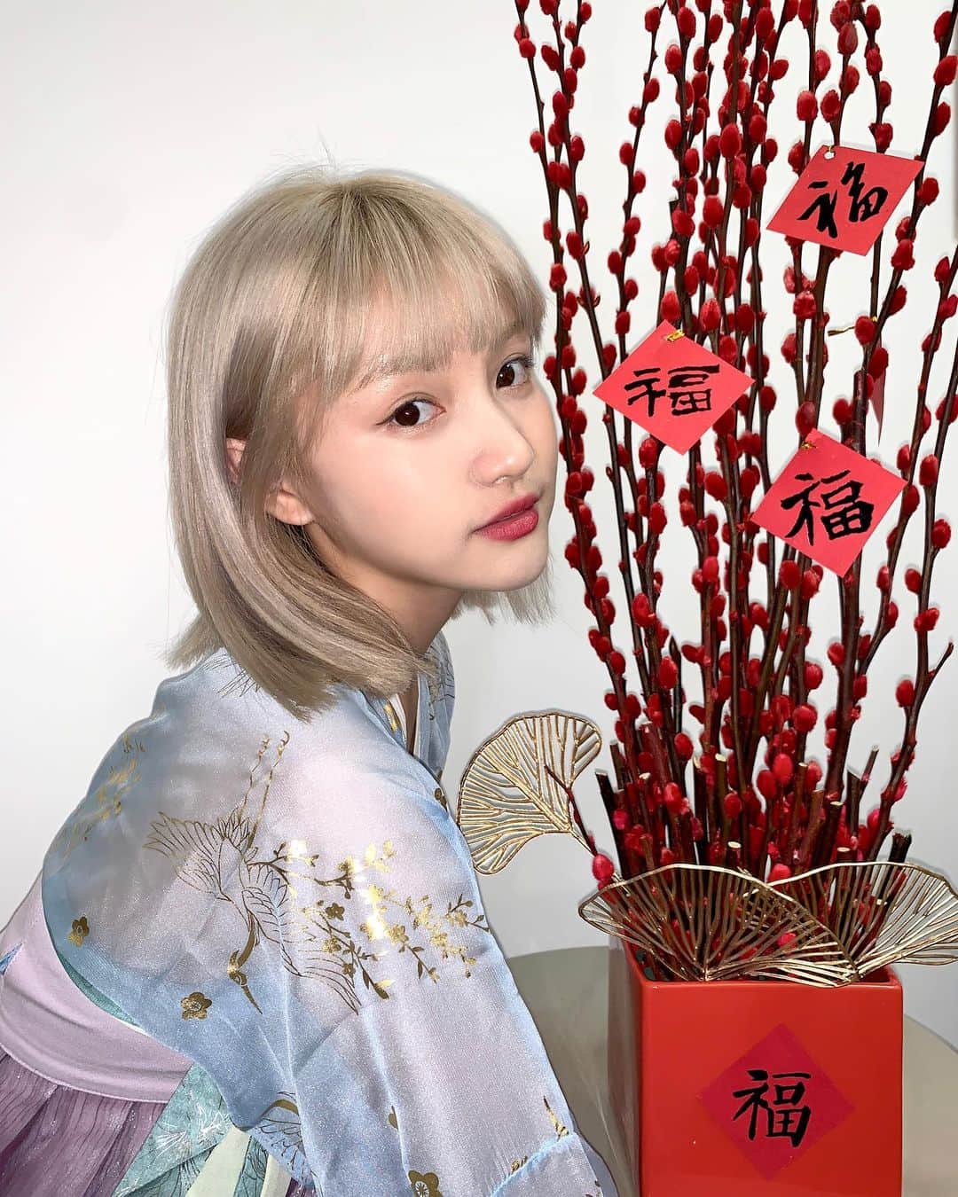 リン・シャオザイのインスタグラム：「Happy Chinese New Year  2021 🐮💥💕🍾️✨ 新年快乐！牛年大吉！！！」