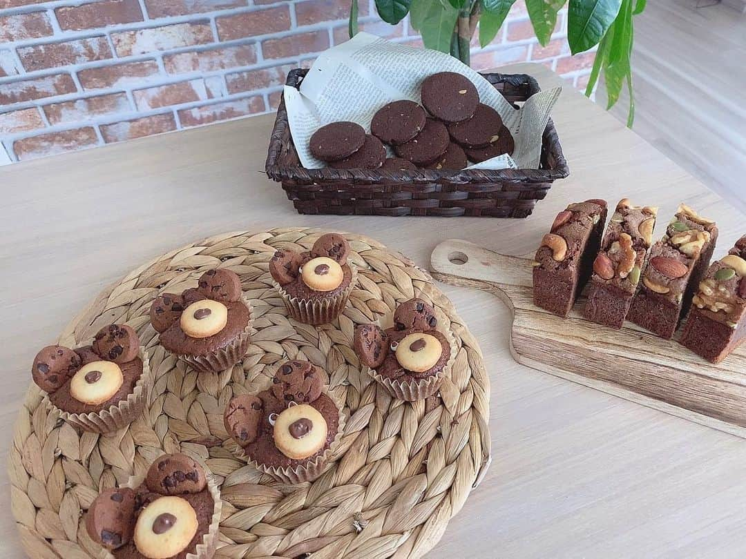 ハミ さんのインスタグラム写真 - (ハミ Instagram)「▽ 🧸🍫❤️  姉と一緒にバレンタインのお菓子作りをしました👯‍♀️  ・マフィン ・ブラウニー ・クッキー  今日は甥っ子と姪っ子にも会えるからクマさんマフィンにした🧸❤️  喜んでもらえます様に•*¨*•.¸¸☆*･ﾟ  #Valentine#chocolate#muffin#cookie」2月13日 12時19分 - hami0519