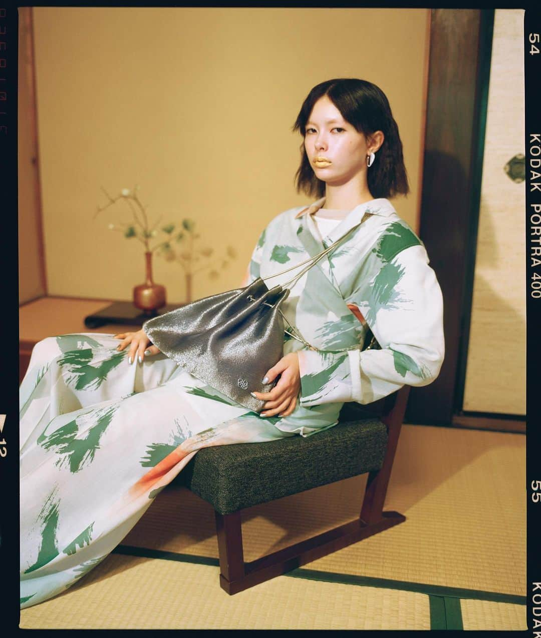 bigotre_officialのインスタグラム：「PURSE NISHIJIN SEIRES FOR SS21.  PHOTOGRAPHER @takuyanagata1 STYLIST @hirominakamoto_ HAIR & MAKEUP @yokohirakawa_hairmake MODEL @soysilk  #BIGOTRE #SS21 #PURSE #NISHIJIN」