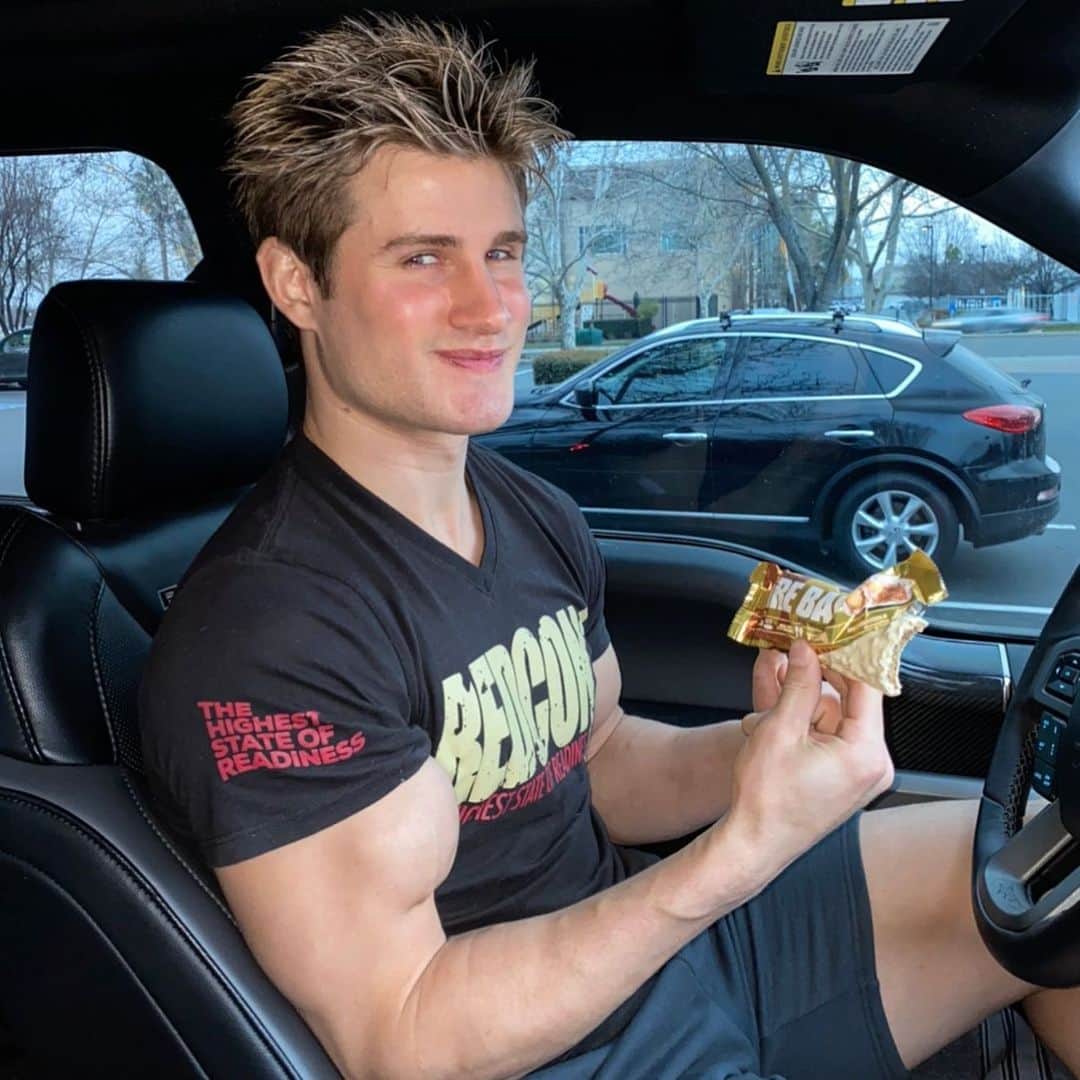 セージ・ノースカットのインスタグラム：「Nothing beats these MRE Protein bars! If you haven’t tried any, click the link in my bio plus swipe over and checkout @redcon1 Valentine’s Day deal right now!」