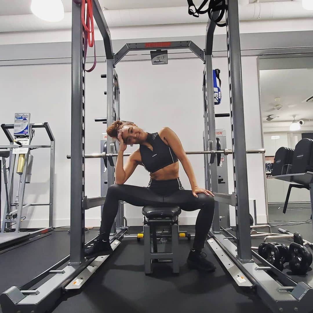 Crystal Kayのインスタグラム：「I'm on a body journey. I love moving my body but I also love seeing progress and most importantly, it feels good. I'm feeling the huge differences and shift in my body as I'm about to hit 35 and I really want to create the future body I want going into my 40s and 50s. Ladies, the shift is REAL😮 I hope to master that place where I'm in tune with my mind and body 😊  運動してる動画が多いって思ってる方多いと思いますw。もうすぐ35歳になる私。体もだいぶ20代の時とは程遠い変化を感じているこの頃。運動するの好きなんだけど、それ以上に、４０代と50代の理想の自分のボディーメイクを今からし始めないとやばい！って思って、頑張ってます。これをキープできるか🤣それは、自分次第w。マインドもボディーもいいバランスでいられるところにとうたつしたい❤️皆は何を心がけてますか？」
