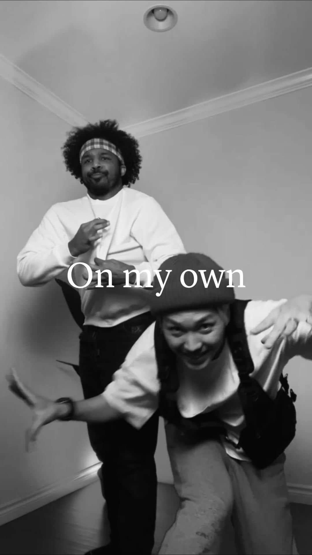 有働真帆のインスタグラム：「Your favorite Japanese duo 🤩 @toshiadventures  🎵: On my Own (feat. @neferagram ) - @troyboi  #Japnesebros #dance #ダンス動画 #mahosensei #マホとサトシ」