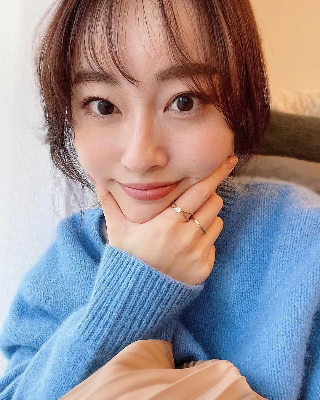 小祝麻里亜のインスタグラム：「💎💎💎 @linjerco   こんにちは🐥今日は天気良いですね〜！何されますか？  ポカポカ陽気だからキッチンマットを洗いにコインランドリーへ行こうかな🕊 全長120cmだから家だとつまっちゃうんで🥲🌀  みなさん、良い1日をお過ごし下さいね🌸  ． ． ＿＿＿＿＿＿＿ #ゴールドアクセサリー #ジュエリー #リング #リングコーデ #ネックレス  #jewelry #ring#monastone #linjerco #finejewelry #셀카 #셀피 #셀스타그램  #얼스타그램」