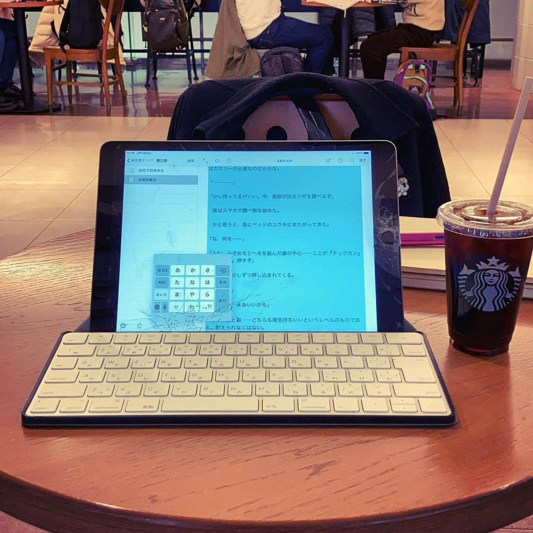 滝本竜彦さんのインスタグラム写真 - (滝本竜彦Instagram)「今日も小説書くよー #novelwriting with #brokenipad #小説家」2月13日 12時39分 - tatsuhikotkmt