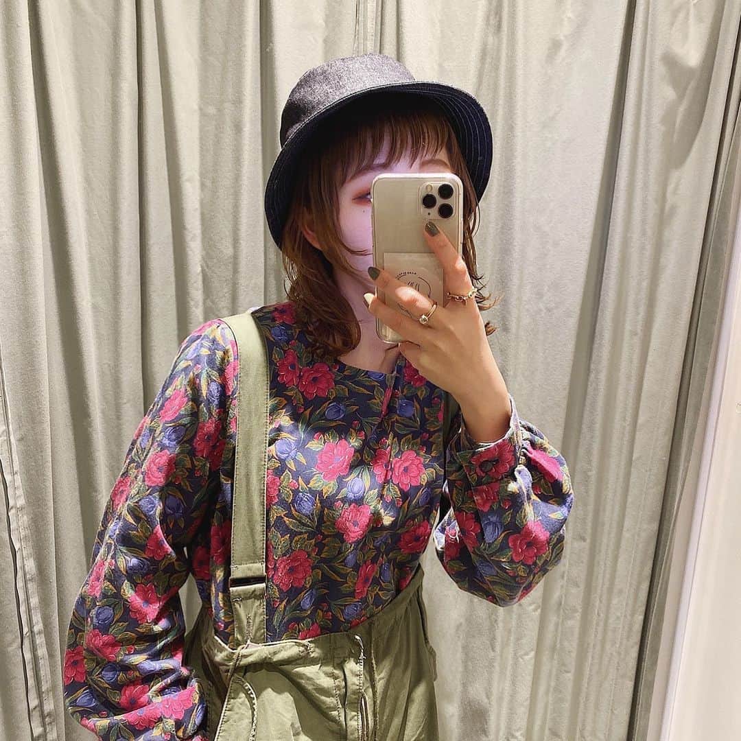 pan.812のインスタグラム：「ㅤㅤㅤㅤㅤㅤㅤㅤㅤㅤㅤㅤㅤ 私のクローゼットは 春服がダントツ可愛い。 ㅤㅤㅤㅤㅤㅤㅤㅤㅤㅤㅤㅤㅤ お店にはもう春のアイテムが 並んでいるので私もこないだ 半分、衣替えしました。 ㅤㅤㅤㅤㅤㅤㅤㅤㅤㅤㅤㅤㅤ 全然伝わらないけど 髪色はベージュになりました✌️ ずーと🍊だったので 2年ぶりくらいのベージュ。 ㅤㅤㅤㅤㅤㅤㅤㅤㅤㅤㅤㅤㅤㅤㅤㅤㅤㅤㅤ」