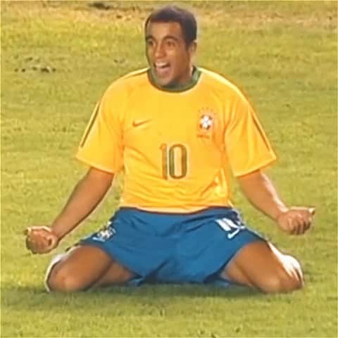 ルーカス・ロドリゲス・モウラ・ダ・シルヴァのインスタグラム：「10 anos dessa conquista que foi muito especial e muito importante pra minha carreira. Grandes lembranças! 🇧🇷🏆 #SulAmericanosub20 #2011 #ObrigadoJESUS」