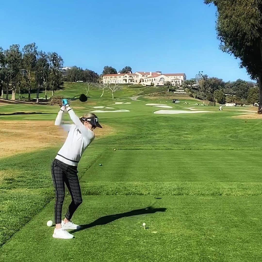 アンナ・ローソンのインスタグラム：「So excited for the @thegenesisinv next week at the beautiful Riviera! Who is you pick to win?」