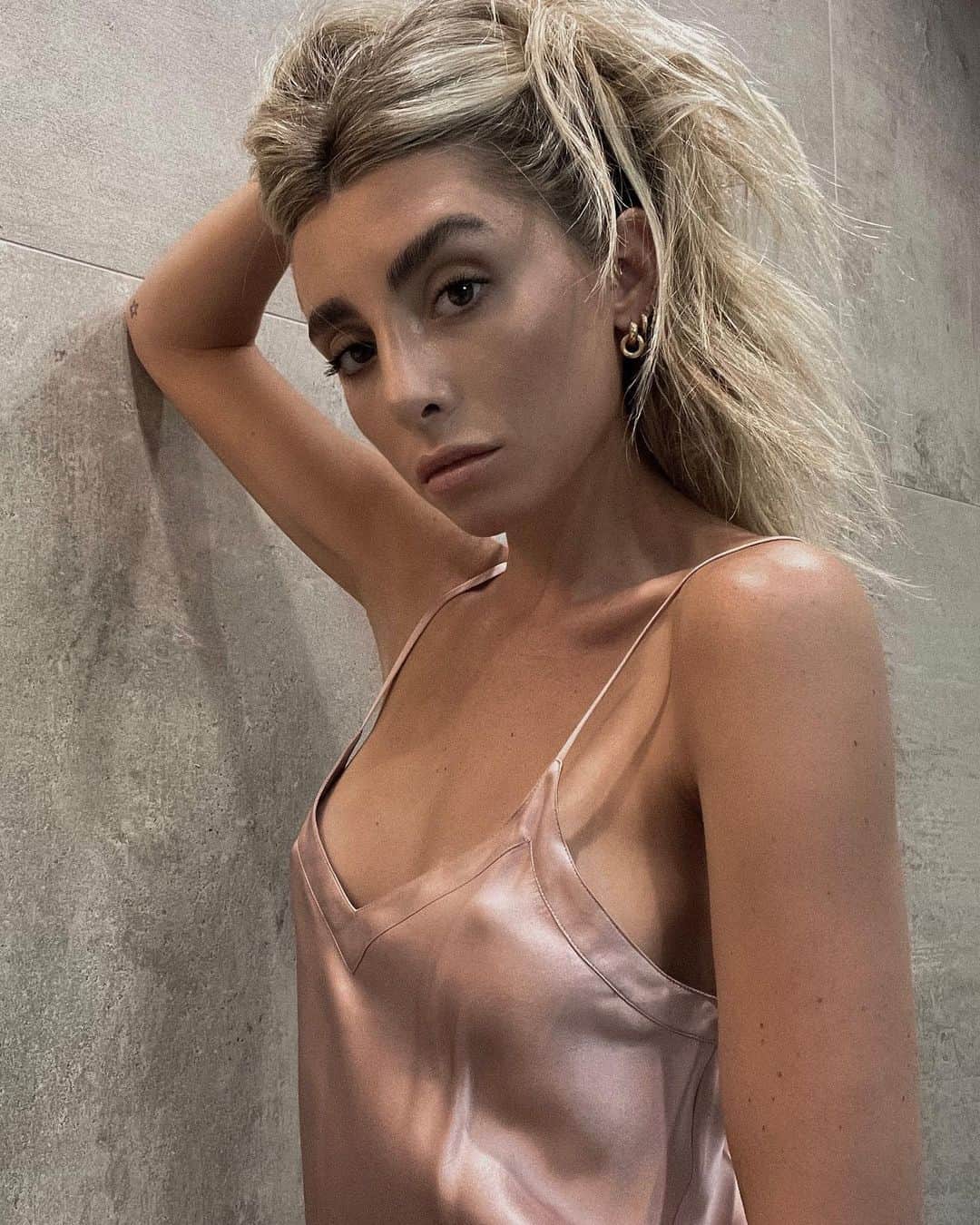 Lauren Elizabethのインスタグラム：「Galentines 🤍🤎🖤」