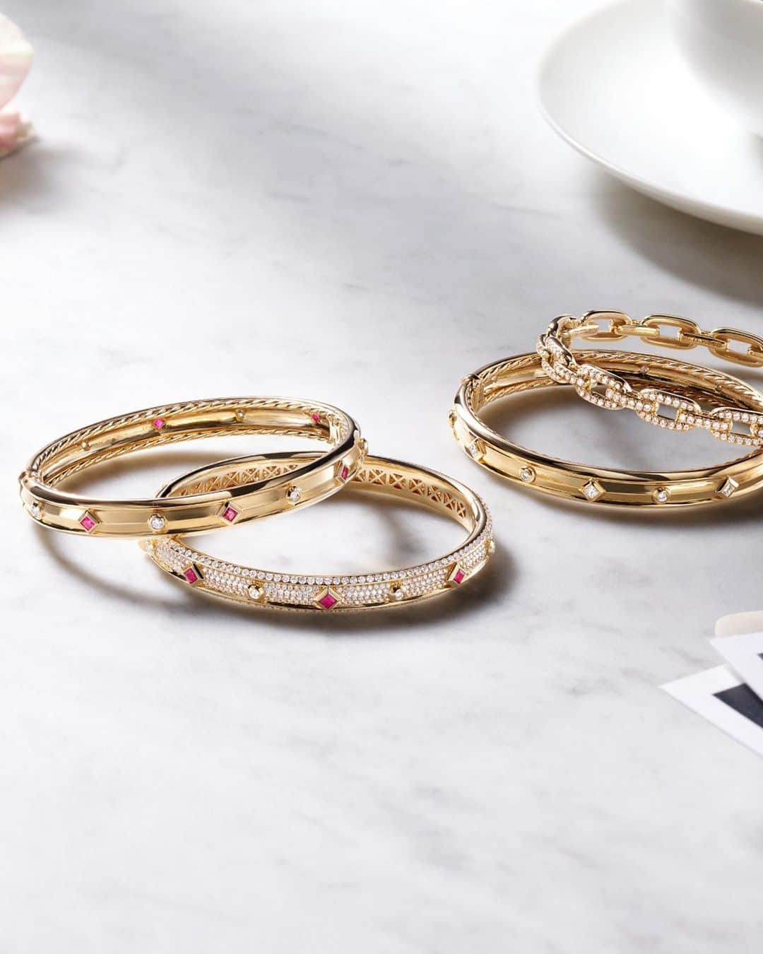 デビッドヤーマンのインスタグラム：「Happy Year of the Ox! And Valentine’s Day is just two days away. Whatever you choose to celebrate, do it with style and a little DY. #DavidYurman #TapToShop」
