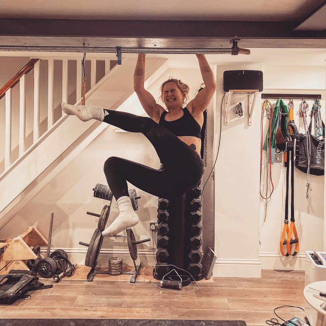 シャウナ・コックジーさんのインスタグラム写真 - (シャウナ・コックジーInstagram)「Fitness sessions on the fingerboard got me like 😫😫😫 Level time, where y’all at when it comes to fitness training? Level 1,2,3,4 or 5? 😝」2月13日 4時18分 - shaunacoxsey