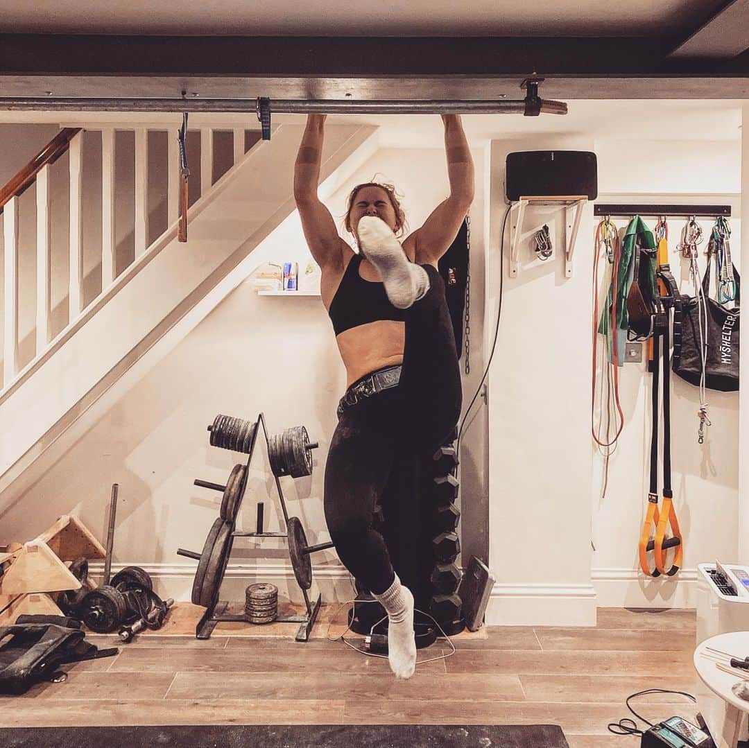 シャウナ・コックジーさんのインスタグラム写真 - (シャウナ・コックジーInstagram)「Fitness sessions on the fingerboard got me like 😫😫😫 Level time, where y’all at when it comes to fitness training? Level 1,2,3,4 or 5? 😝」2月13日 4時18分 - shaunacoxsey