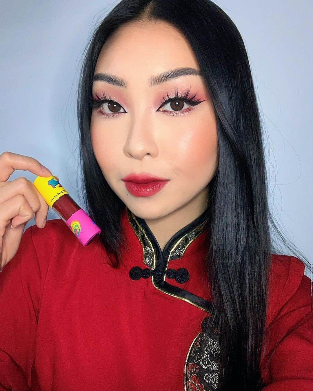 M·A·C Cosmetics Canadaさんのインスタグラム写真 - (M·A·C Cosmetics CanadaInstagram)「Classic red lips with a bold modern twist 💄🧧 This #LunarNewYear, @silviousmua is painting on saturated full coverage and high-gloss glam with Versicolour Varnish Cream Lip Stain in No Interruptions.   Get @silviousmua’s complete look with the following products: ✨ Eye Shadow x 9: Sea of Plenty ✨ Extra Dimension Skinfinish in Double Gleam ✨ Powder Blush (Duo) in Good Health, Great Wealth ✨ Powder Kiss Lipstick in Healthy, Wealthy, and Thriving ✨ 88 Stunner Lash ✨ Brushstroke 24-Hour Liner in Brushblack ✨ Shape + Shade Brow Tint in Stud  #MACLunarNewYear #MACMoonMasterpiece #Regram  @silviousmua #MACCosmeticsCanada #MACCanadianOriginal」2月13日 4時34分 - maccosmeticscanada