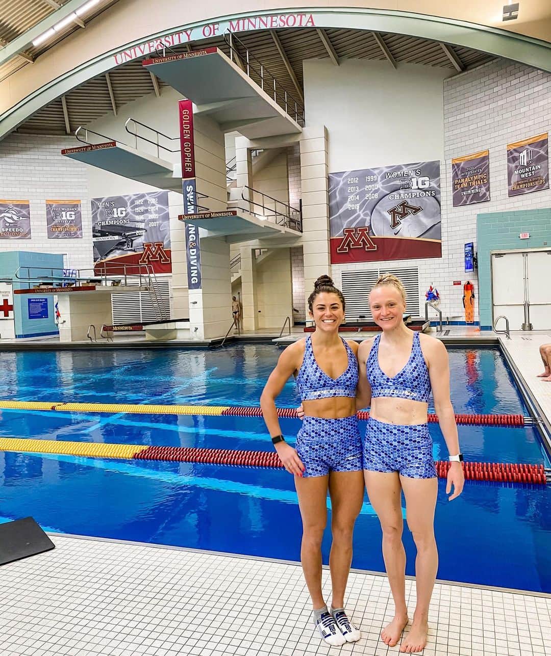 キャシディ・クックのインスタグラム：「“You 2 very synchro... we just need Sarah to get tan” -Wenbo Chen」