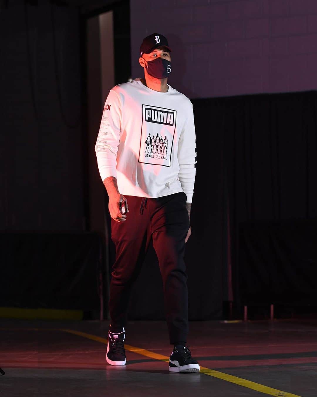 デマーカス・カズンズのインスタグラム：「Make History Now @pumahoops @blackfives」