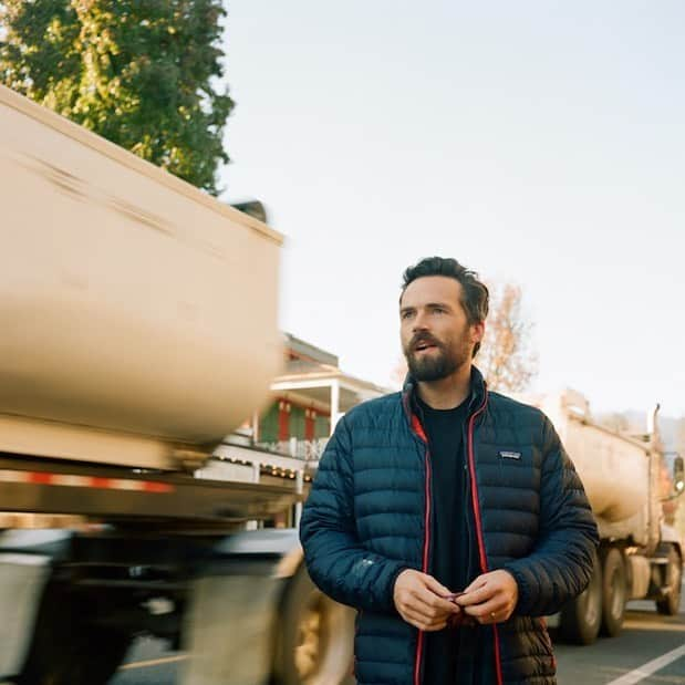 イアン・ハーディンクのインスタグラム：「#fbf To road trips, beards, and the truck that photobombed this shot. (And nearly killed me...)」