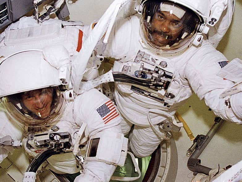 NASAのインスタグラム：「We thank you.  From Apollo to Artemis, African Americans have contributed greatly to our mission of reaching new heights and revealing the unknown for the benefit of humankind. We will continue to recognize the contributions of all who have made NASA’s successful history of exploration possible.   Photo facts in order:  👨🏿‍🚀A physician, flight surgeon, & NASA astronaut, Bernard Harris became the first African American to perform a spacewalk in February 1995, during space shuttle Discovery's STS-63 mission.  ⭐From Left to right: Vivian Merritt, Office of Equal Opportunity Programs, Mary W. Jackson, Manger, Federal Woman’s Program, guest speaker Mr. James Jennings, and Katherine Johnson, Flight Dynamics and Control Division chat during a student symposium meeting. Jennings’ career has included management and analyst positions at @NASA_Marshall and NASA HQ. Johnson, a mathematician, had a distinguished three-decade career at @NASA_Langley that included making calculations critical to the success of our early human spaceflight missions.  🚀In this image from 2018, NASA astronaut Jeanette Epps trains in a U.S. spacesuit at the @NASAJohnson Space Center. Epps is assigned to NASA’s Boeing Starliner-1 mission, the first operational crewed flight of Boeing’s CST-100 Starliner spacecraft on a mission to the @ISS.  ☄️March 3, 1983. Here we see a Special Control Test Group with Mary W, Jackson. In 1958 Mary Jackson became NASA's first black female engineer and the inspiration behind ‘Hidden Figures’.  ✨ This image shows Earnest C. Smith in the Astrionics Laboratory in 1964. Over his career, Smith received the NASA Exceptional Service Medal in 1972 for significant contributions to the theoretical development, practical implementation and operational support of the navigation systems for the Lunar Roving Vehicle on the Apollo 16 mission, as well as several commendations and the astronauts' Snoopy Award.  Credit: NASA  #NASA #NASAHistory #FromTheArchives #STEM #BlackHistory #Gratitude #Legacy #Apollo #Artemis #BlackHistoryMonth」