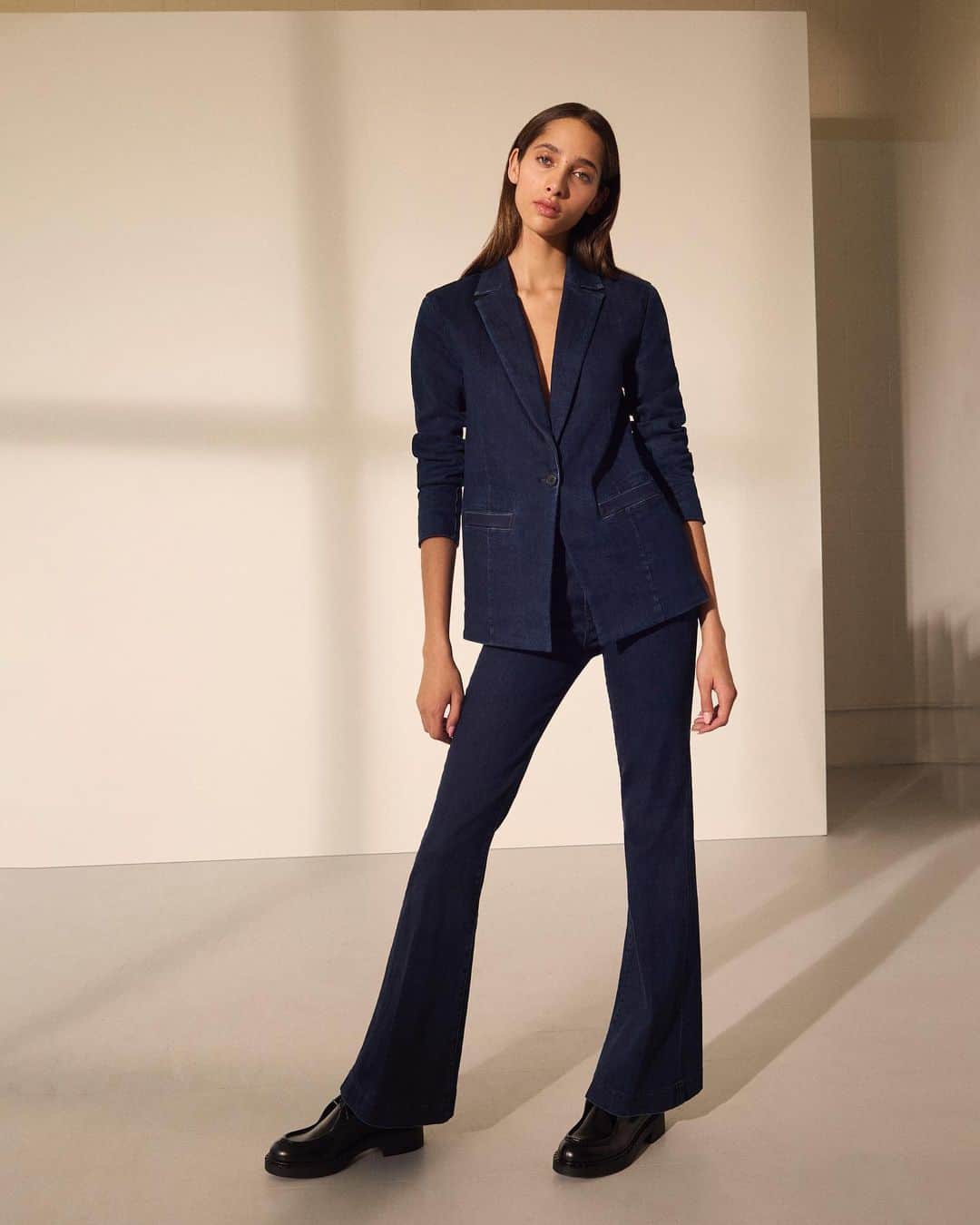 Jブランドのインスタグラム：「Meet the Darted High-Rise Trouser Flare—an incredibly flattering high-rise silhouette made with our super soft Photo Ready denim that slims your figure but is plush to the touch」